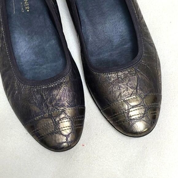 Donald J. PlinerĀ Women'sāGoldāFlatsāSizeā6 - Picture 10 of 13